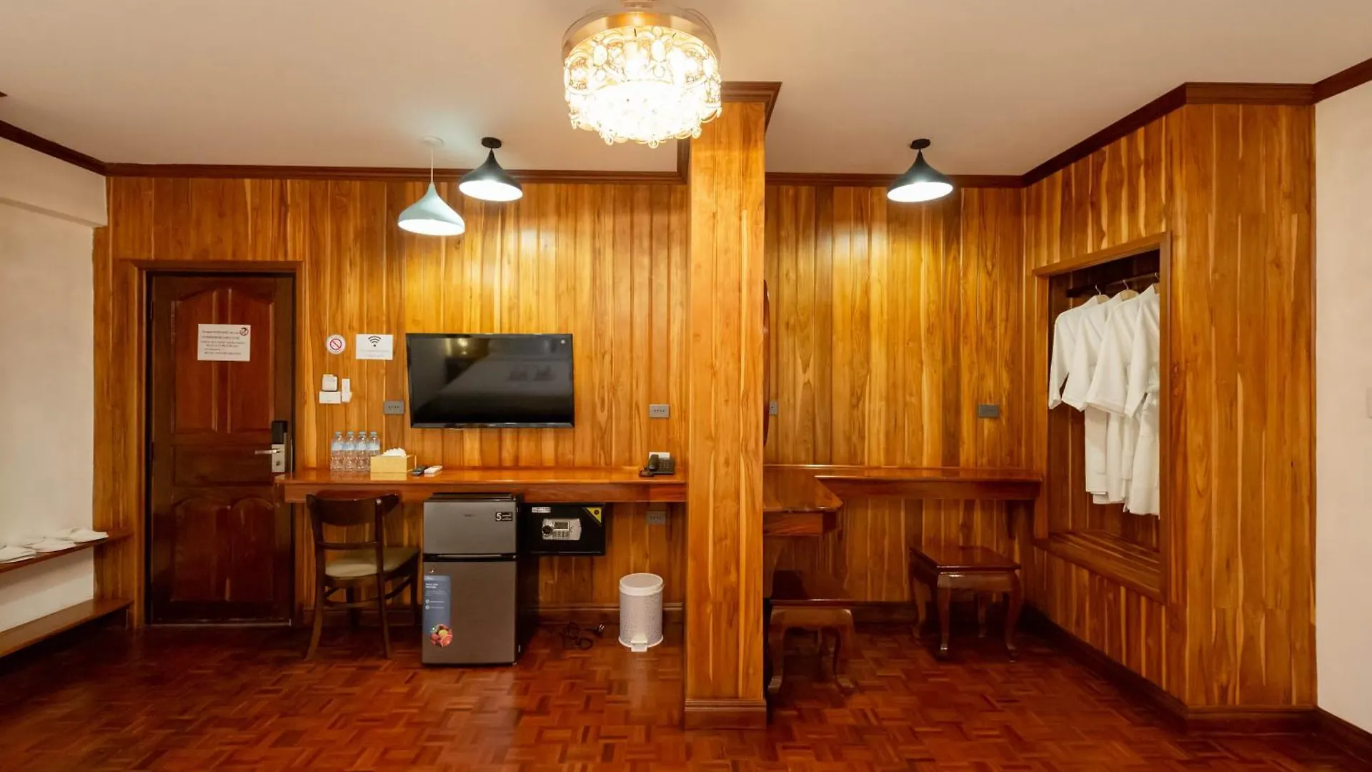 ****  Luangprabang Center Hotel 老挝