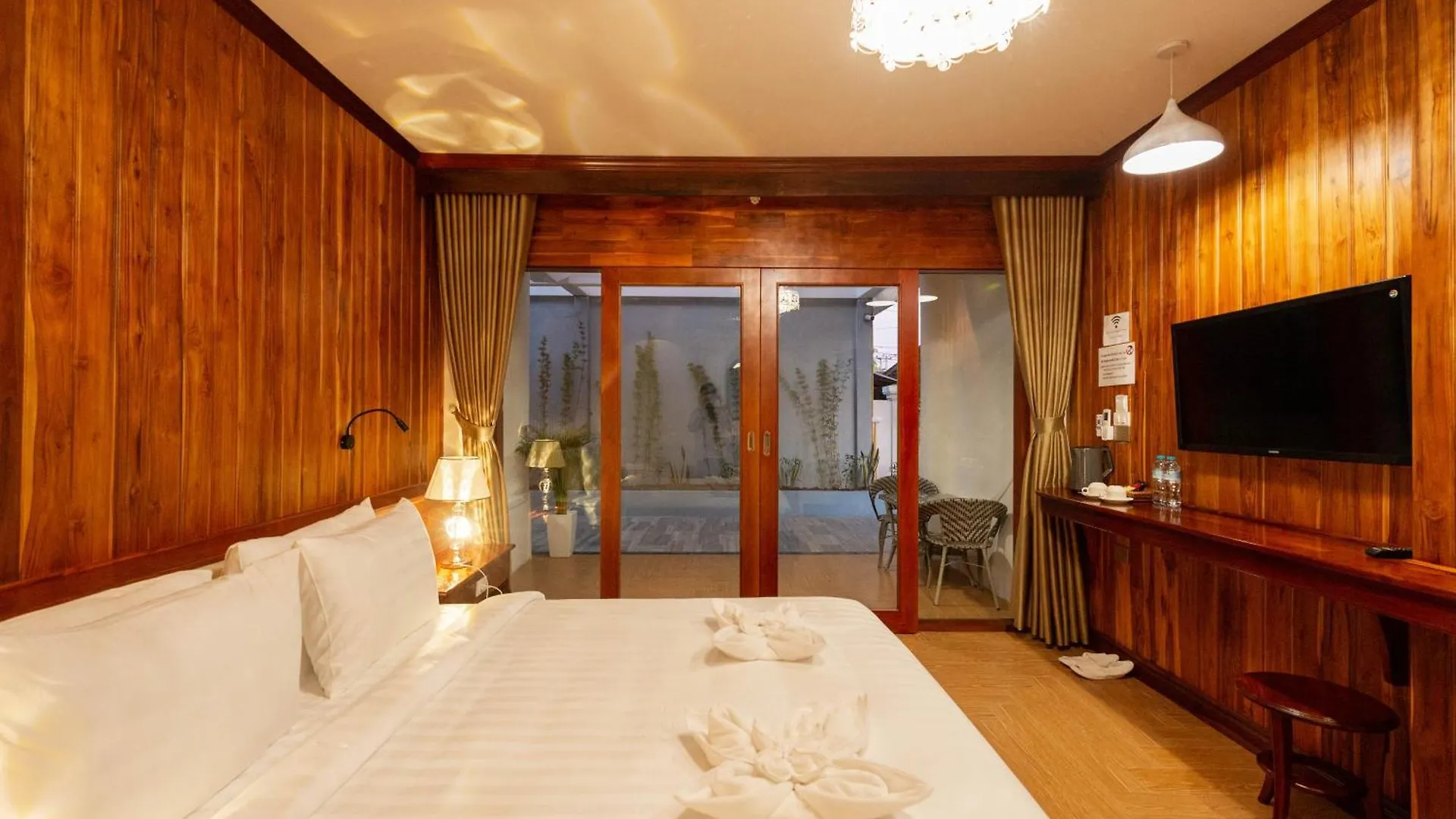 Luangprabang Center Hotel  琅勃拉邦