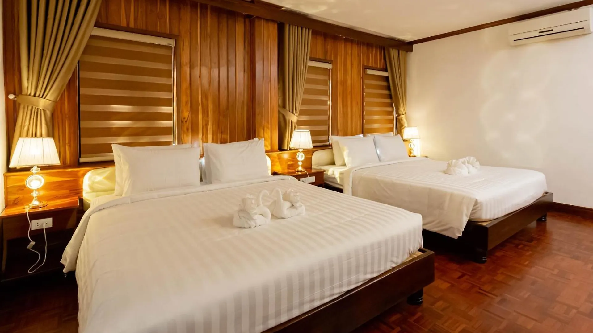 Luangprabang Center Hotel  琅勃拉邦