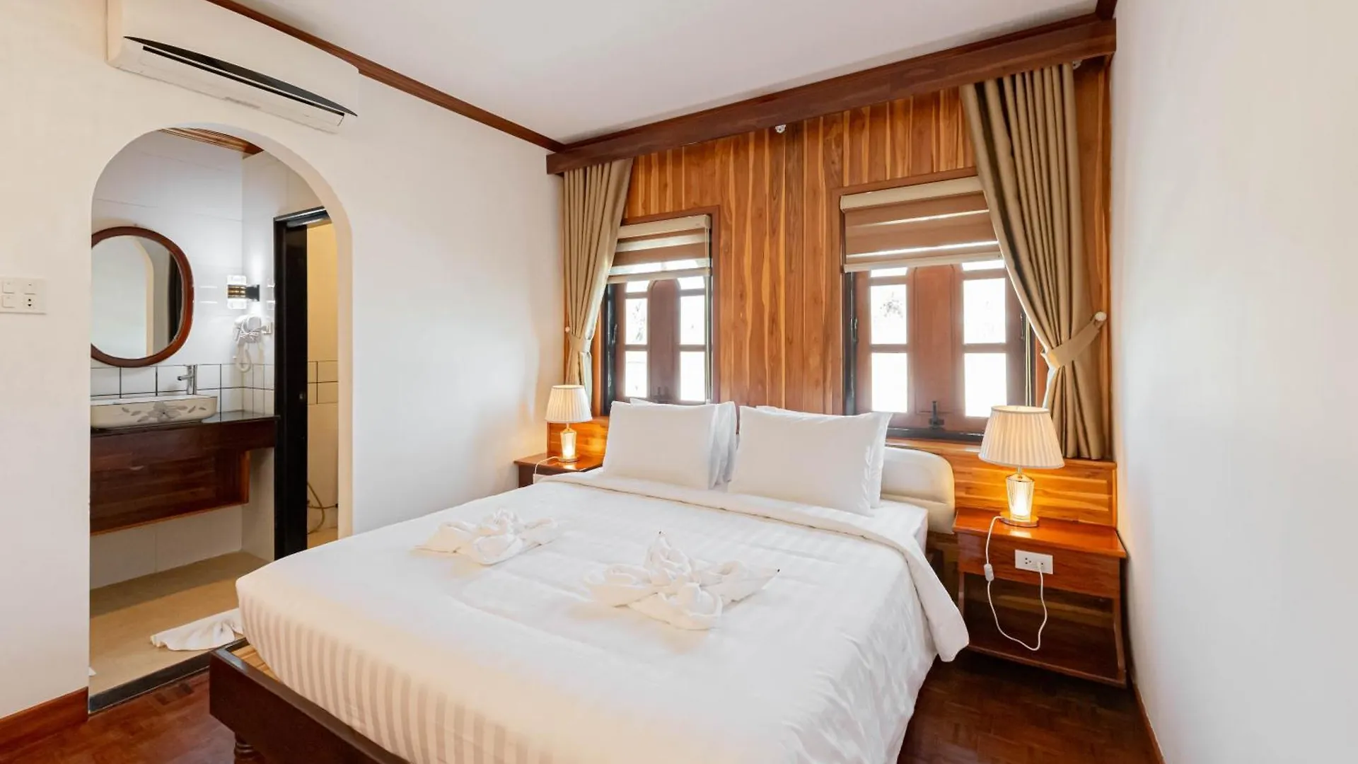 Luangprabang Center Hotel  琅勃拉邦